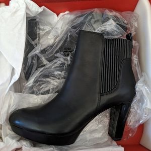 Donald Pliner BNWT boots
